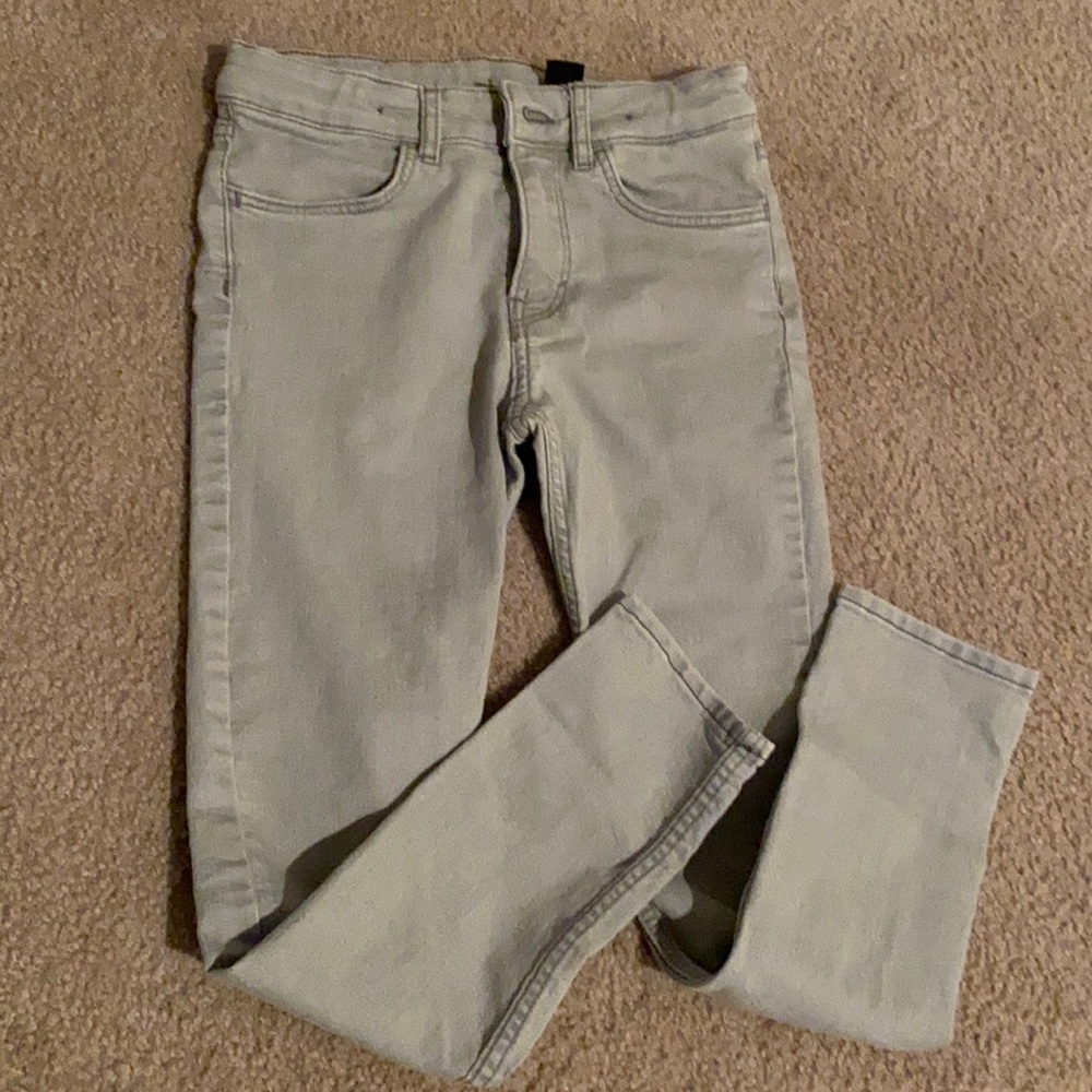 Girls grey super stretch jeans.